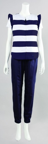 ベスト28000円(同)、パンツ19000円(同)