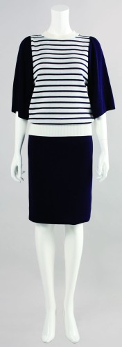 トップス29000円(同)、スカート28000円(同)