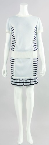 トップス31800円(税別)、スカート29000円(同)